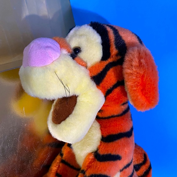 WALT DISNEY VTG WINNIE THE POOH COLLECTIBLE TIGGER WITH EXTRA LONG CURLY TAIL - Picture 6 of 11